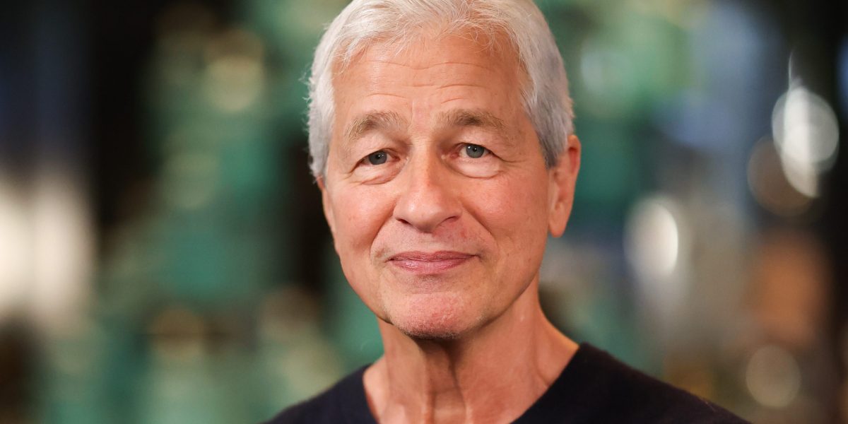 Jamie Dimon primește o majorare salarială de 3 milioane de dolari pentru 2024, ajungând la o compensație totală de 39 milioane de dolari.