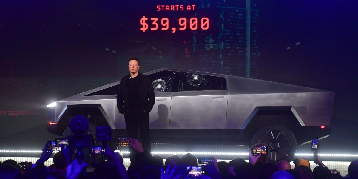 Departamentul de Stat ar putea achiziționa Teslă blindate de 400 milioane de dolari de la Elon Musk.